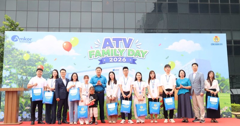 Gia đình công nhân trải nghiệm môi trường làm việc