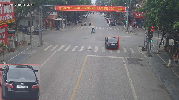 Car owner fined for flashing lights in Hung Yen. Photo: Hung Yen Police