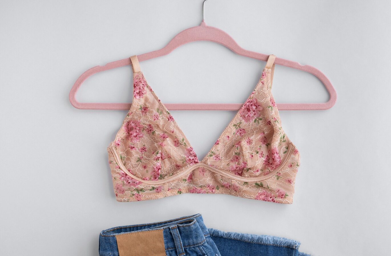 Fitting bras help reduce sweat and stuffiness in the summer. Photo: Thuy Duong