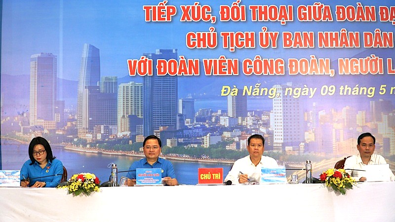 Lãnh đạo Tổng LĐLĐVN, Đại biểu Quốc hội, Chủ tịch Đà Nẵng và tổ chức Công đoàn lắng nghe tâm tư, nguyện vọng của người lao động. Ảnh: Hoàng Bin