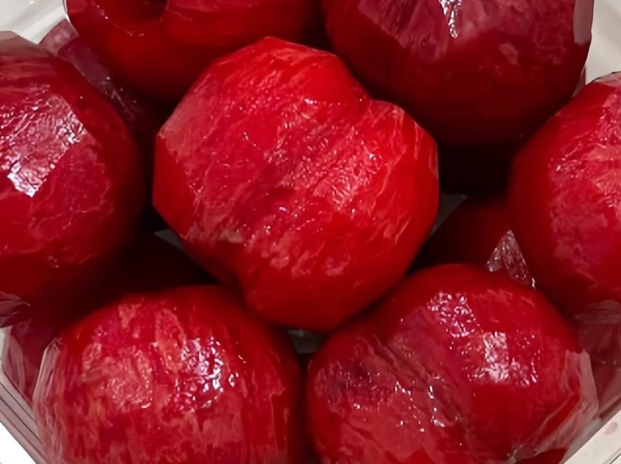 Plum juice is considered one of the sources of magnesium supplementation to choose from. Photo: Kieu Vu