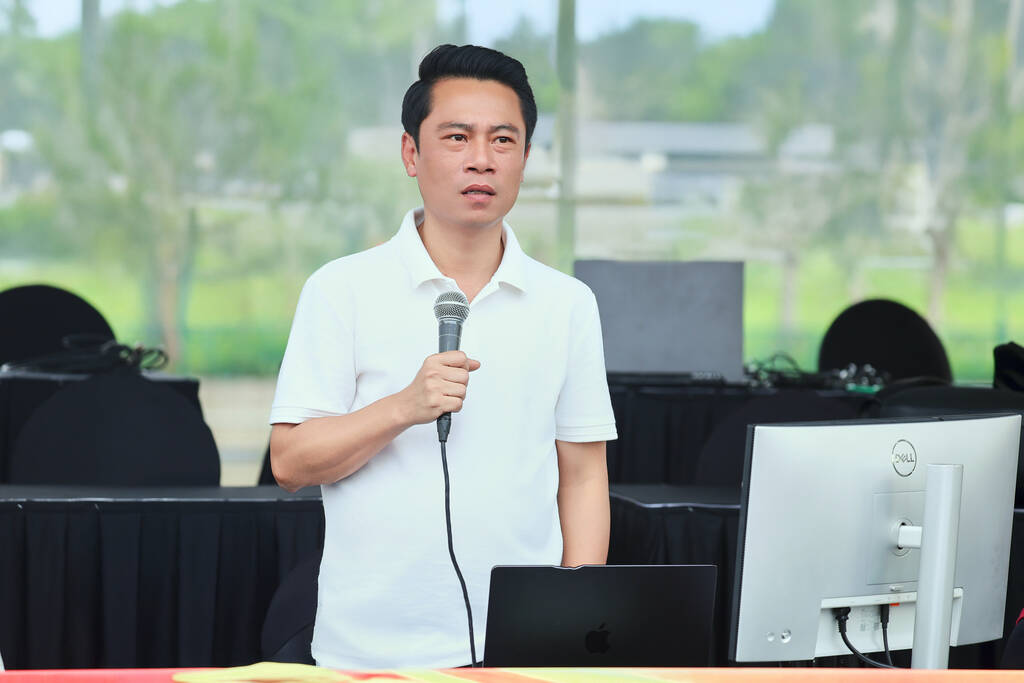 Tổng đạo diễn Phạm Hoàng Giang. Ảnh: Hoà Nguyễn team