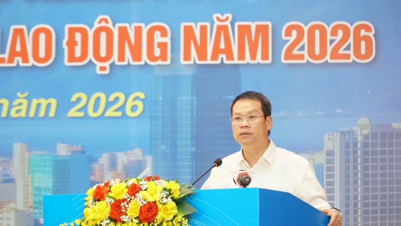 Chủ tịch UBND TP. Đà Nẵng Nguyễn Mạnh Hùng cam kết có lộ trình xử lý từng kiến nghị chính đáng của người lao động. Ảnh: Hoàng Bin