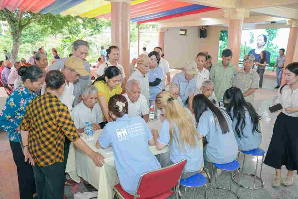 Bringing quality healthcare closer to people with meritorious services and policy families. Photo: Phuong Tra