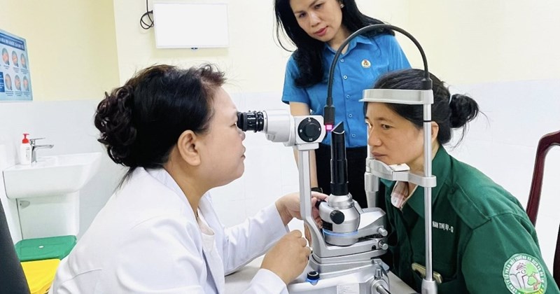 Công đoàn tổ chức khám mắt miễn phí cho đoàn viên khó khăn