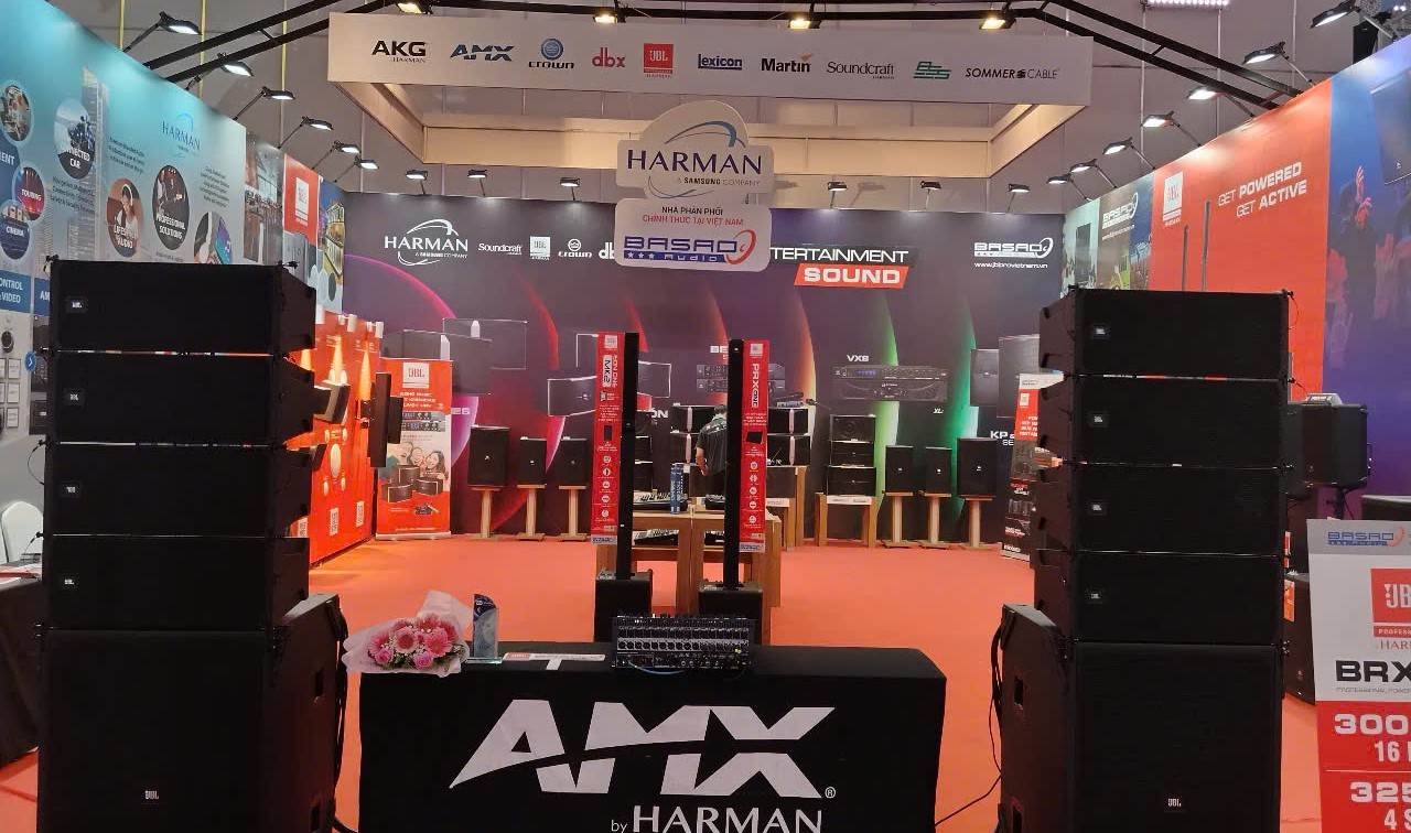 Many devices priced from several billion to tens of billions of VND are displayed at PLASE Show 2026. Photo: Nguyen Dang