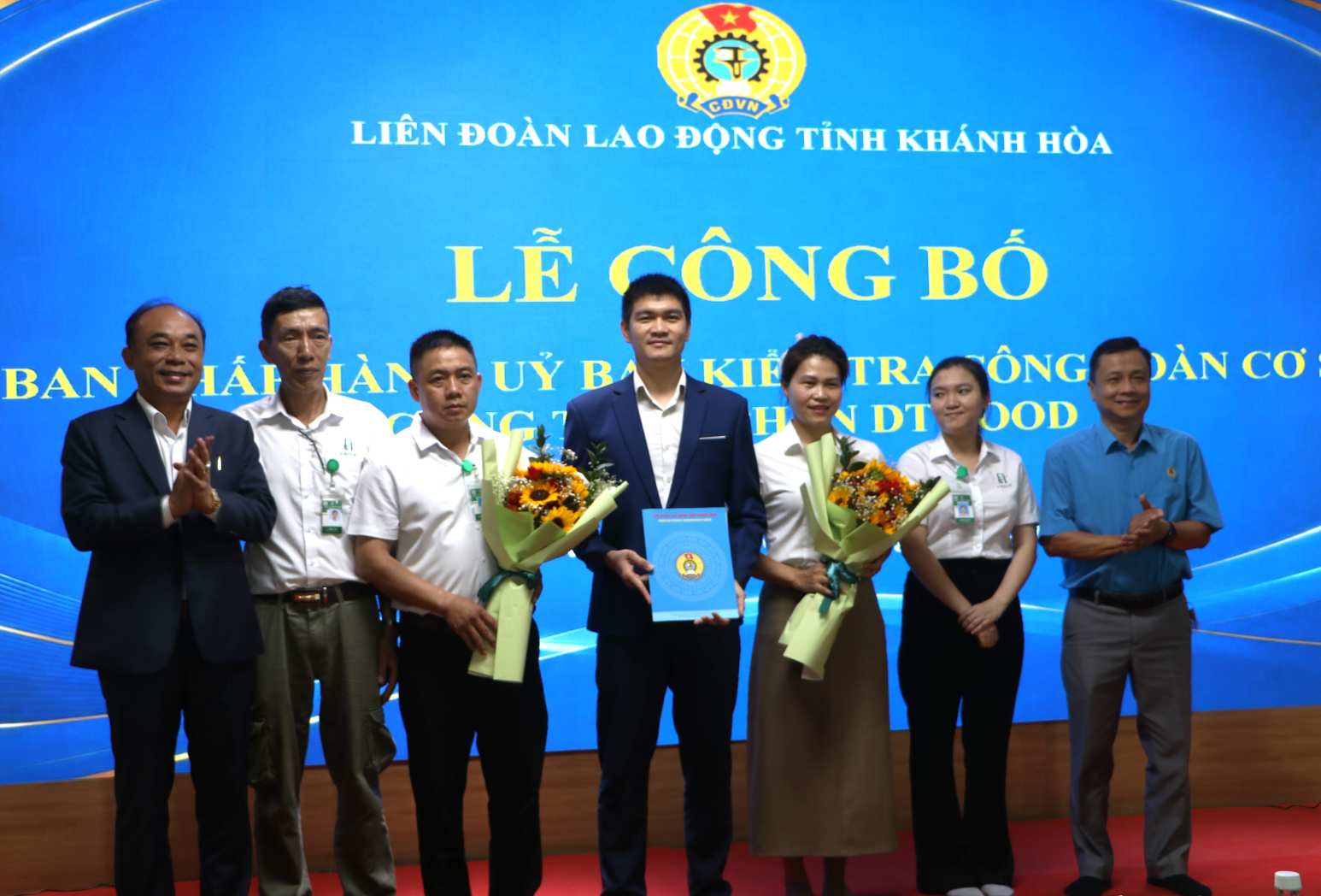 The Executive Committee of the Trade Union of DT Food Company debuted at the announcement ceremony of the establishment of the grassroots Trade Union. Photo: Phuong Linh