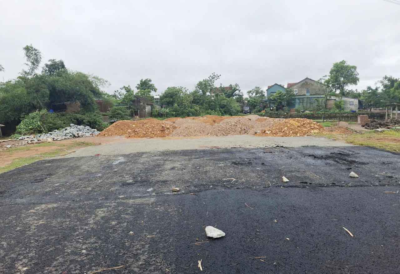 The eastern ring road project of Ha Tinh city (old) is facing site clearance issues. Photo: Tran Tuan