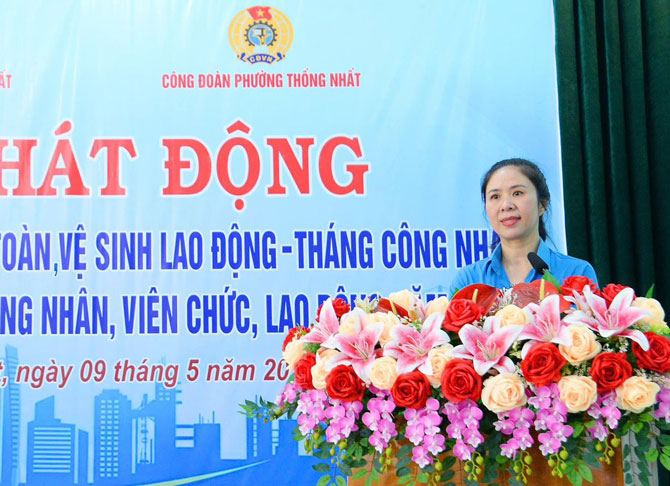 Bà Trương Thị Mỹ Lệ - Chủ tịch Công đoàn phường Thống Nhất phát biểu. Ảnh: Thanh Tuấn 