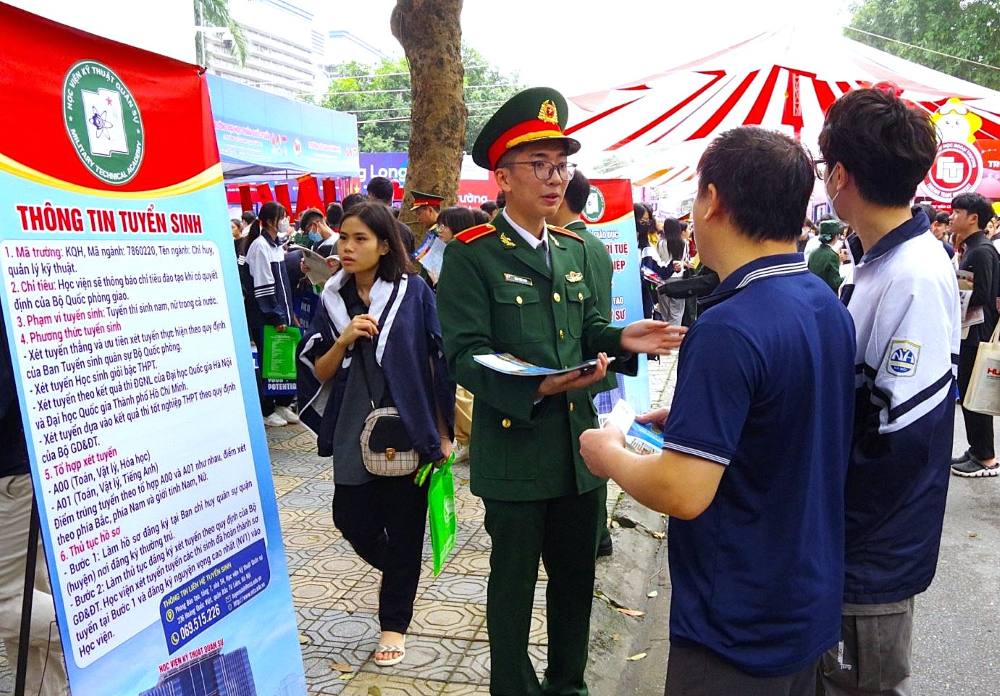 The Ministry of National Defense has just issued a decision on administrative procedures in the field of military enrollment, effective from May 8, 2026. Photo: VNA