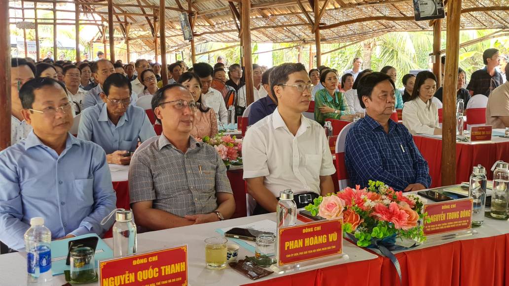 Các đại biểu tham dự toạ đàm Nông thôn là nơi đáng sống tại Cà Mau. Ảnh: Nhật Hồ.