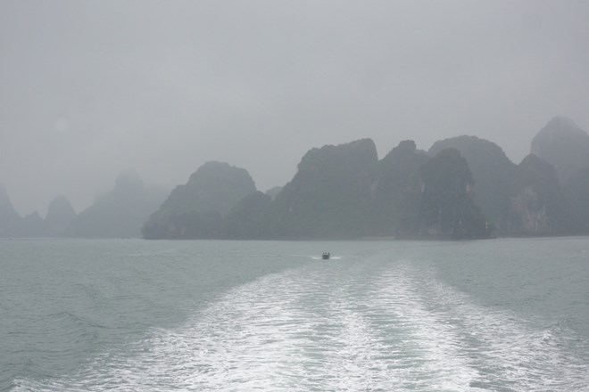 The fishing boat sinking that caused 1 fisherman to go missing occurred in the sea area about 7 nautical miles from Co To island. Photo: Dieu Hoang