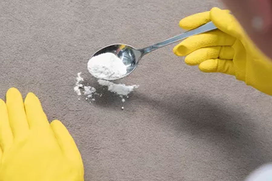 How to clean carpets with baking soda, which helps deodorize and refresh carpet fibers