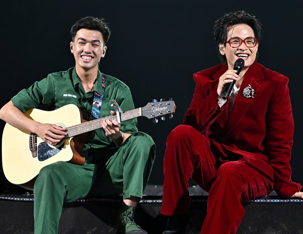 Ha Anh Tuan in the Sao Nhap Ngu concert. Photo: BTC