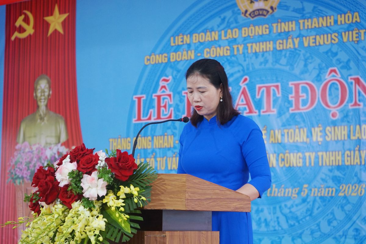 Bà Dương Thị Hải - Chủ tịch Công đoàn Công ty TNHH Giầy Venus Việt Nam phát biểu tại lễ phát động. Ảnh: Quách Du