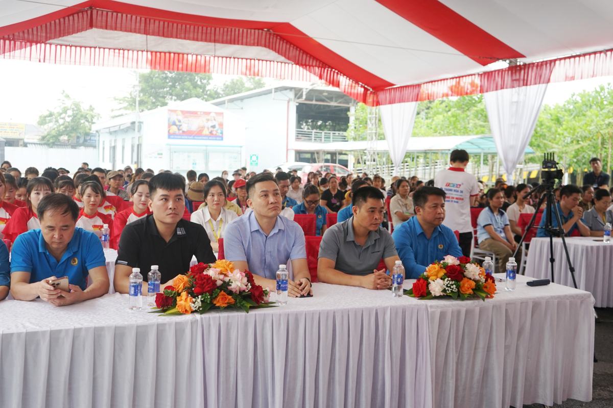 Công đoàn Công ty TNHH Giầy Venus Việt Nam tổ chức lễ phát động “Tháng Công nhân” năm 2026. Ảnh: Quách Du