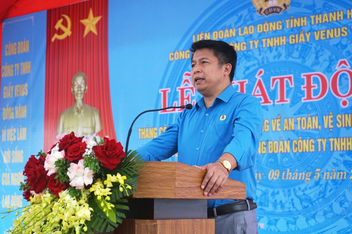 Ông Nguyễn Xuân Tuấn - Phó Ban Công tác Công đoàn, LĐLĐ tỉnh Thanh Hóa phát biểu tại lễ phát động. Ảnh: Quách Du