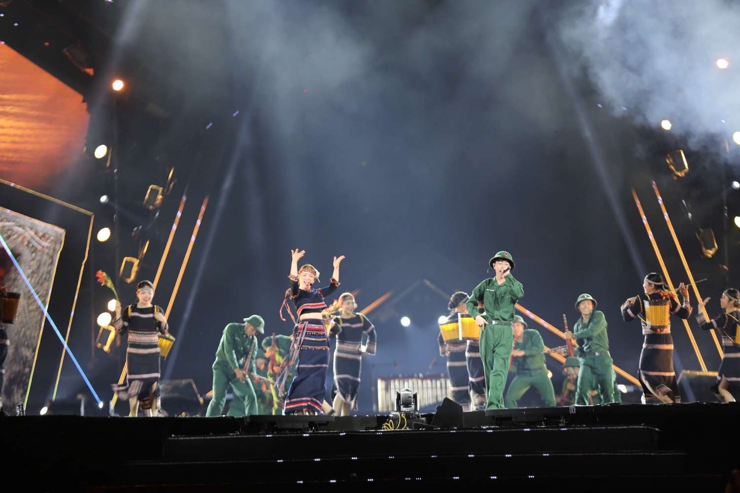 Dương Hoàng Yến mang tới concert ca khúc “Cô gái vót chông”. Ảnh: Minh Chính