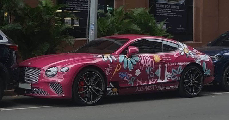 Bentley Continental GT V8 "hồng" nổi bật trên phố TP.HCM