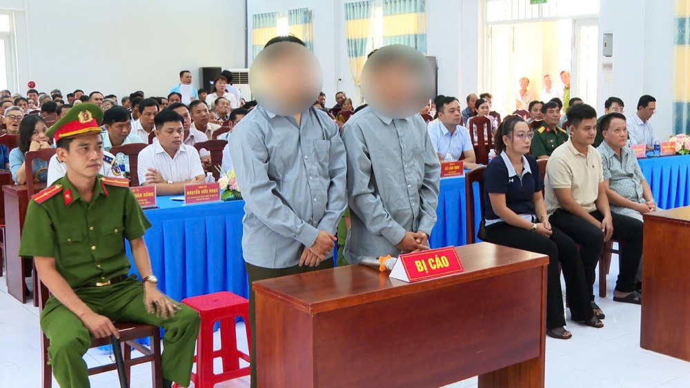 A large number of ship owners and fishermen participate in the mock trial to handle violations of IUU. Photo: Thien An