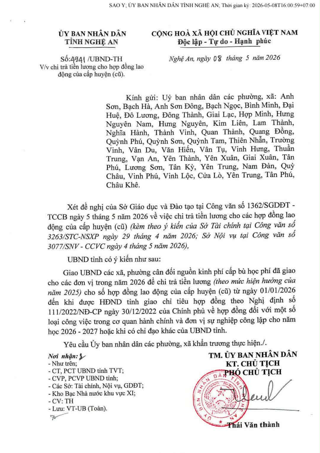 Công văn của UBND tỉnh Nghệ An chỉ đạo chi trả lương cho lao động hợp đồng tại các trường học. Ảnh: Quang Đại 