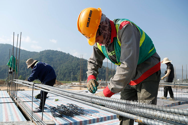 Construction workers at the Thanh Yen Inter-level School project, Dien Bien province. Photo: Quang Dat