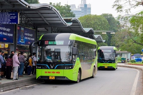 Đề xuất miễn phí vé xe buýt, tàu điện nhận được nhiều sự đồng tình từ học sinh, sinh viên. Ảnh: Minh Hạnh