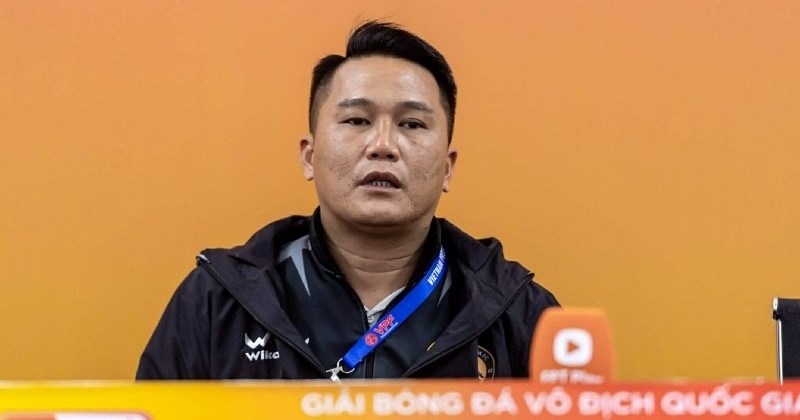 HLV Mai Xuân Hợp lo ngại về tương lai Đông Á Thanh Hóa sau khi xuống hạng