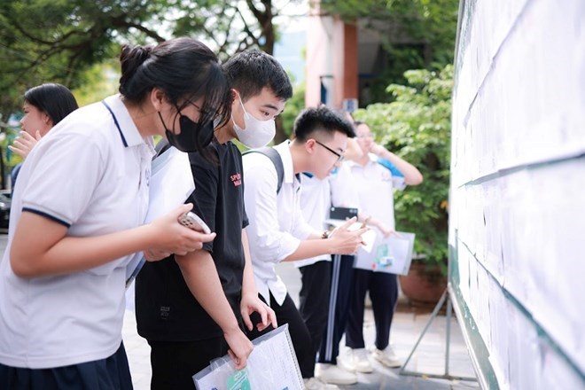 Lao Dong Newspaper updates exam questions and answers for the 10th grade entrance exam for the 2026 - 2027 school year for parents and students to easily follow. Photo: Hai Nguyen