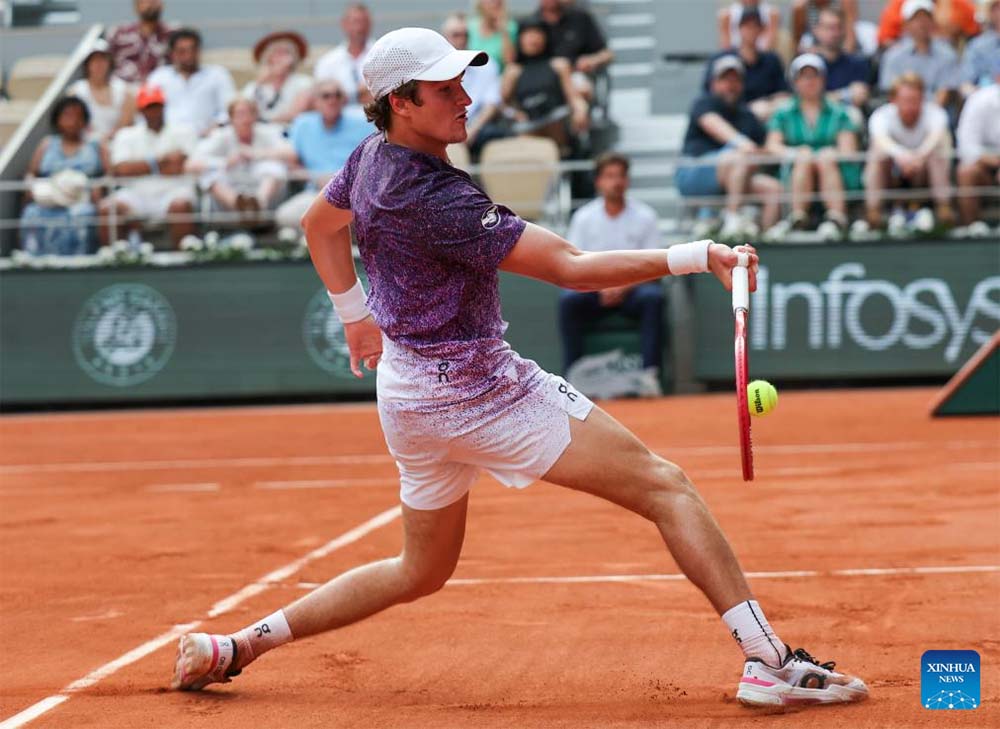 Joao Fonseca continued to surprise when defeating Casper Ruud to win a ticket to the quarterfinals of Roland Garros 2026. Photo: Xinhua