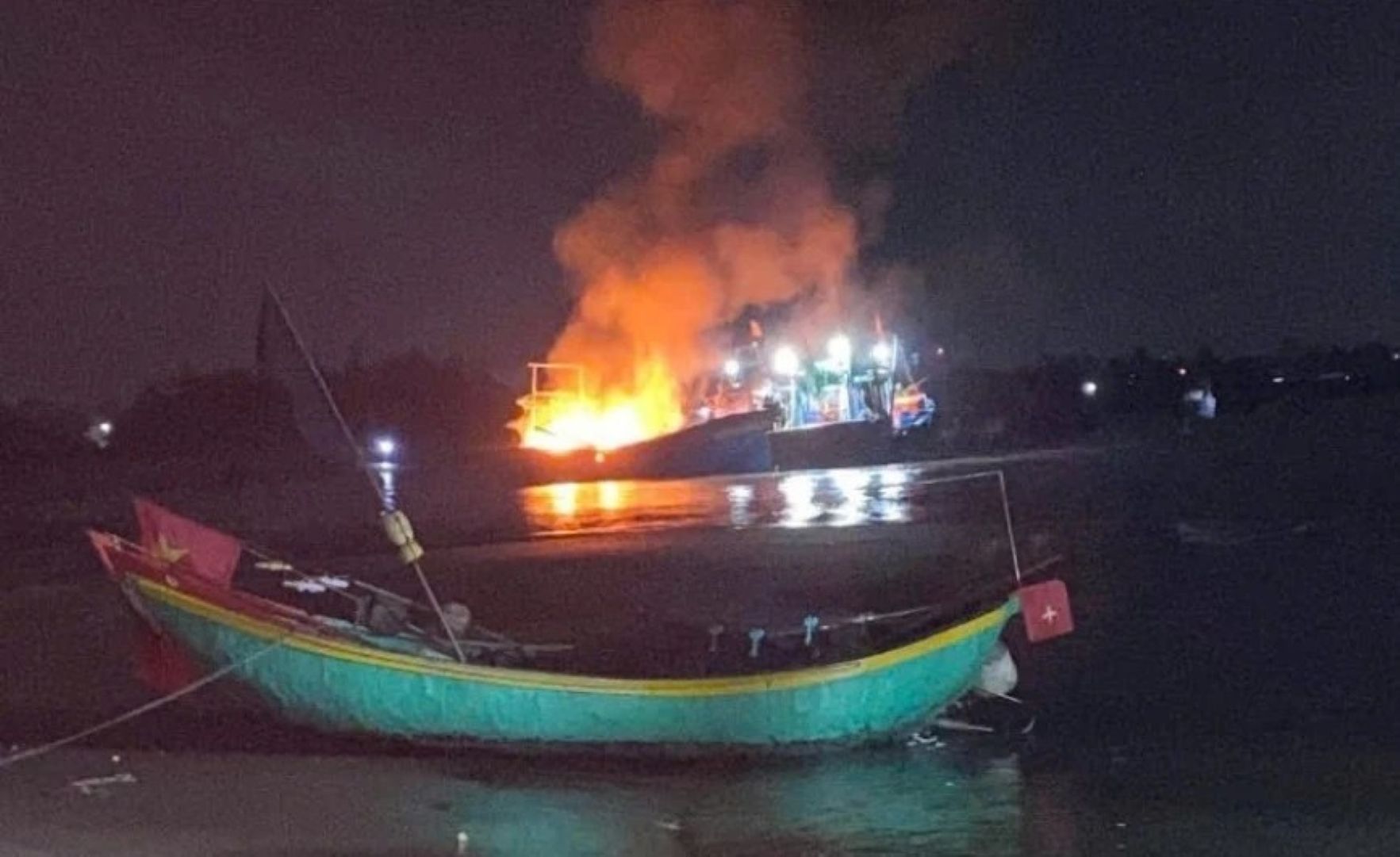 Scene of the fishing boat fire. Photo: Le Hoa