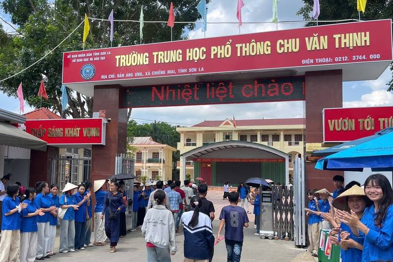 Candidates participating in the 10th grade high school entrance exam at the exam site of Chu Van Thinh High School, Son La province. Photo: Chu Van Thinh High School
