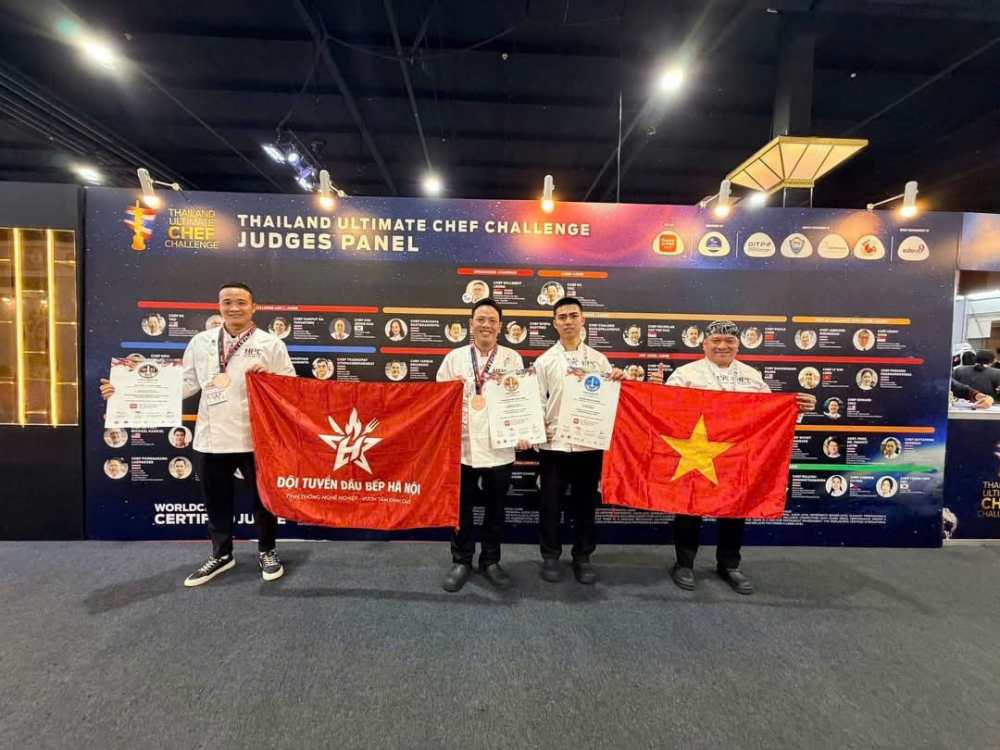 Đội tuyển đầu bếp Hà Nội đã giành 2 Huy chương đồng tại cuộc thi ẩm thực quốc tế Thailand Ultimate Chef Challenge 2026 tại Bangkok (Thái Lan). Ảnh: Nhân vật cung cấp