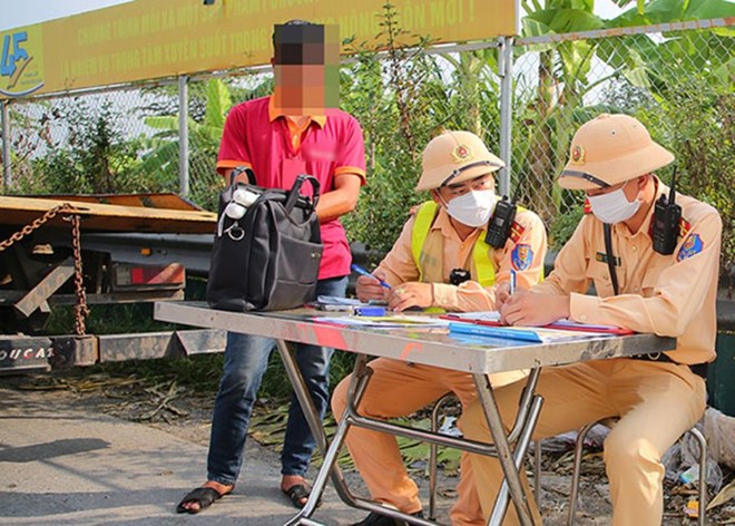 Bộ Công an vừa có phản hồi ý kiến liên quan đến xử phạt xe ôtô không kinh doanh vận tải mà chở khách. Ảnh: Đ.Hiếu