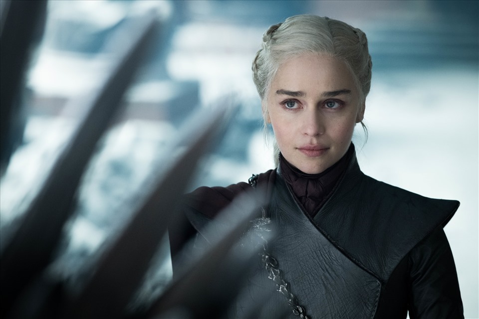 Beauty Emilia Clarke has denied rumors of receiving a salary of 300,000 USD/episode in "Game of Thrones". Photo: Producer