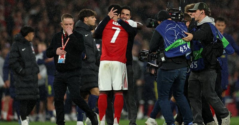 Bài học đắt giá cho Arsenal