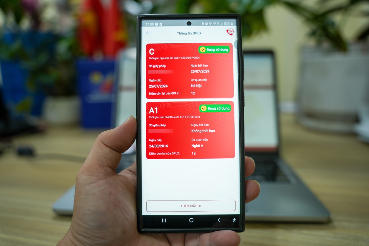 Vehicle owners can receive vehicle registration results on VNeID, VNeTraffic is one of the policies effective from June. Photo: Song Huu