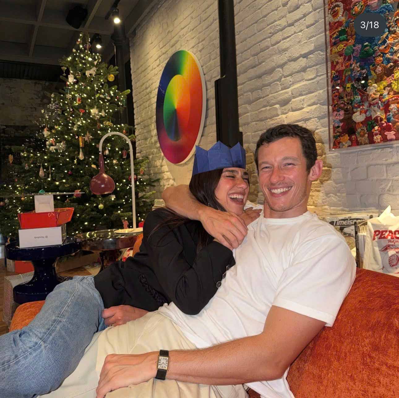 Callum Turner cầu hôn Dua Lipa trong dịp lễ Giáng sinh. Ảnh: Trang cá nhân nghệ sĩ