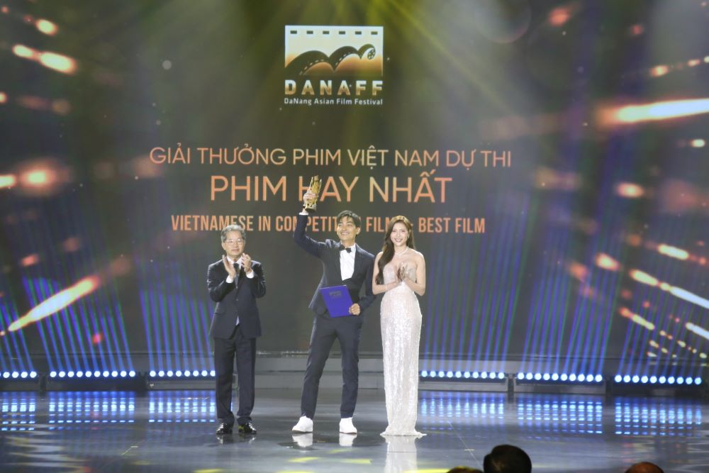 The movie "Chi Dau" won 4 awards at the 3rd Da Nang Asian Film Festival in 2025. Photo: Tran Thi