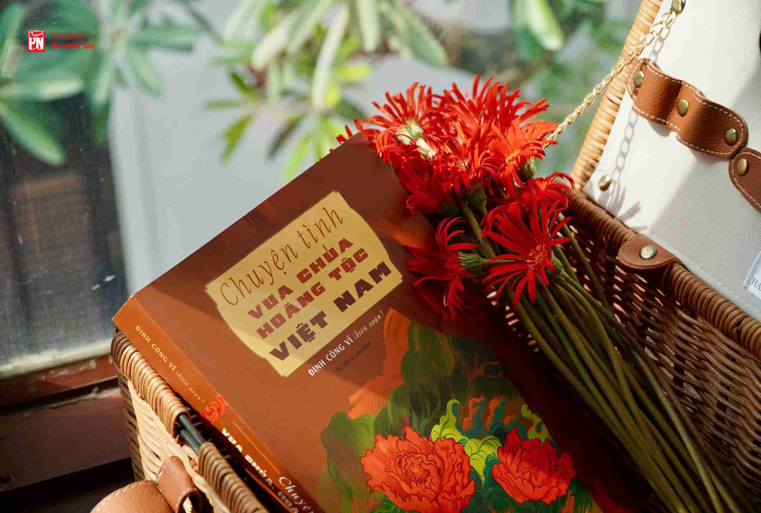 New book "Love Stories of Vietnamese Royal Family". Photo: Vietnam Women's Publishing House
