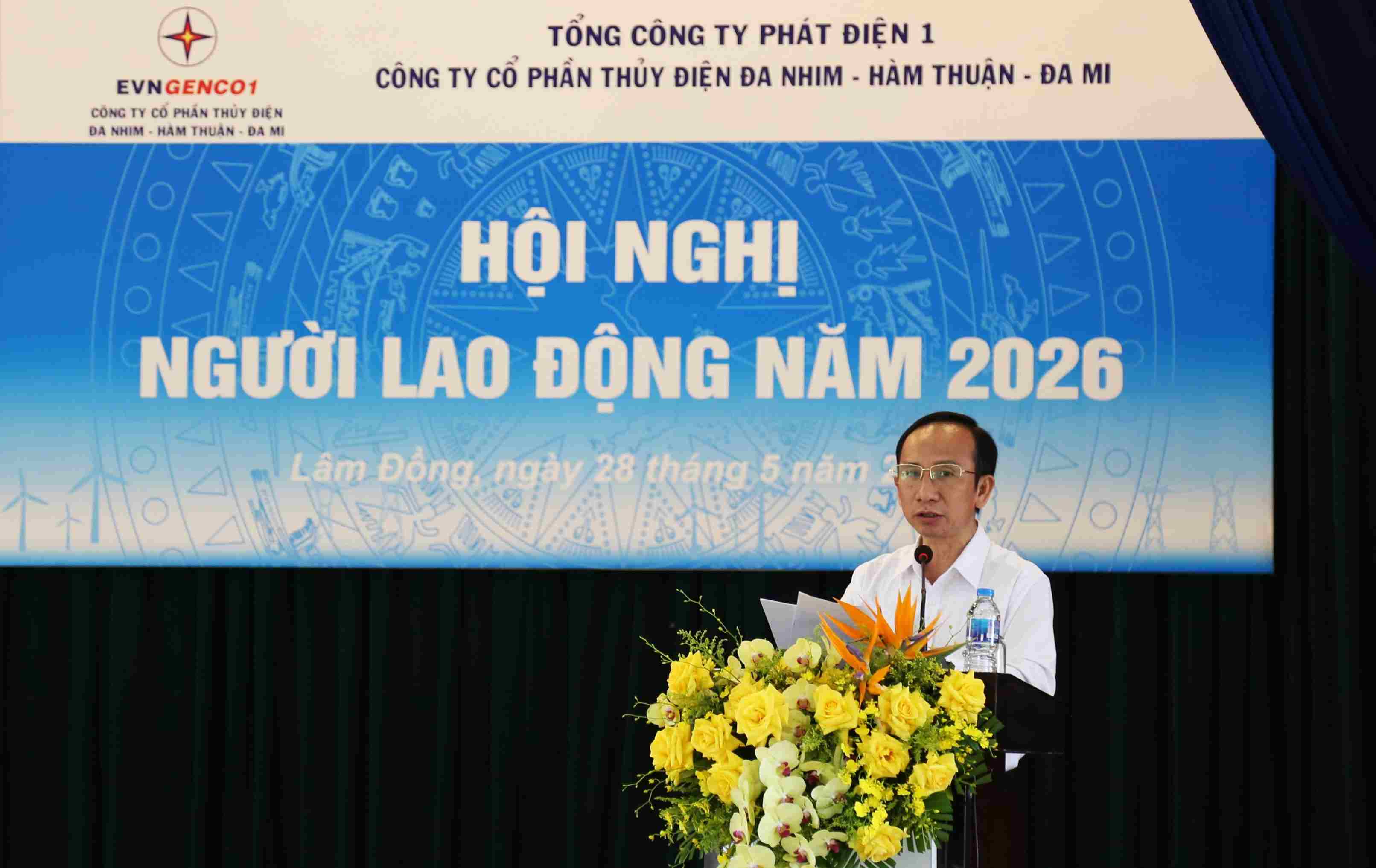 Ông Đỗ Minh Lộc - Chủ tịch Công đoàn, Phó Tổng giám đốc Công ty báo cáo tại Hội nghị. Ảnh: Ngọc Minh