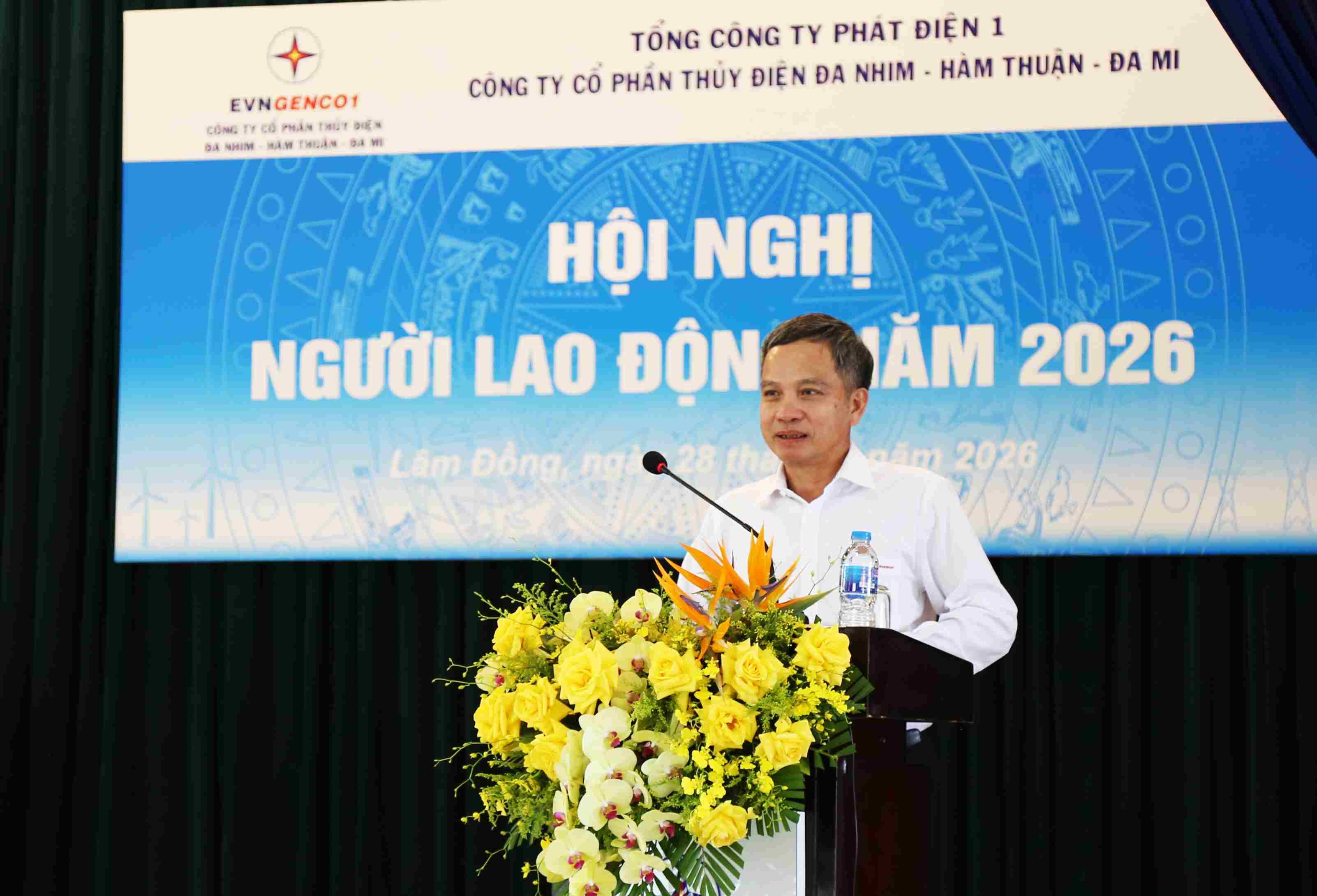 Ông Lê Văn Quang - Bí thư Đảng ủy, Chủ tịch HĐQT Công ty phát biểu chỉ đạo tại hội nghị người lao động. Ảnh: Ngọc Minh