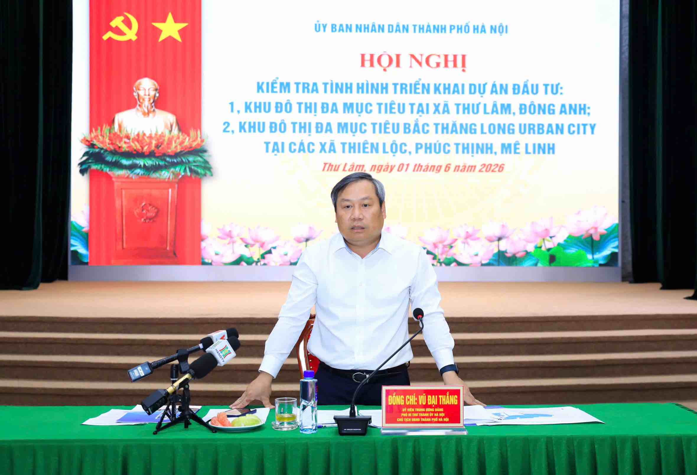 Chủ tịch UBND TP Hà Nội Vũ Đại Thắng đề nghị đẩy nhanh tiến độ 2 dự án khu đô thị đa mục tiêu. Ảnh: Phạm Linh
