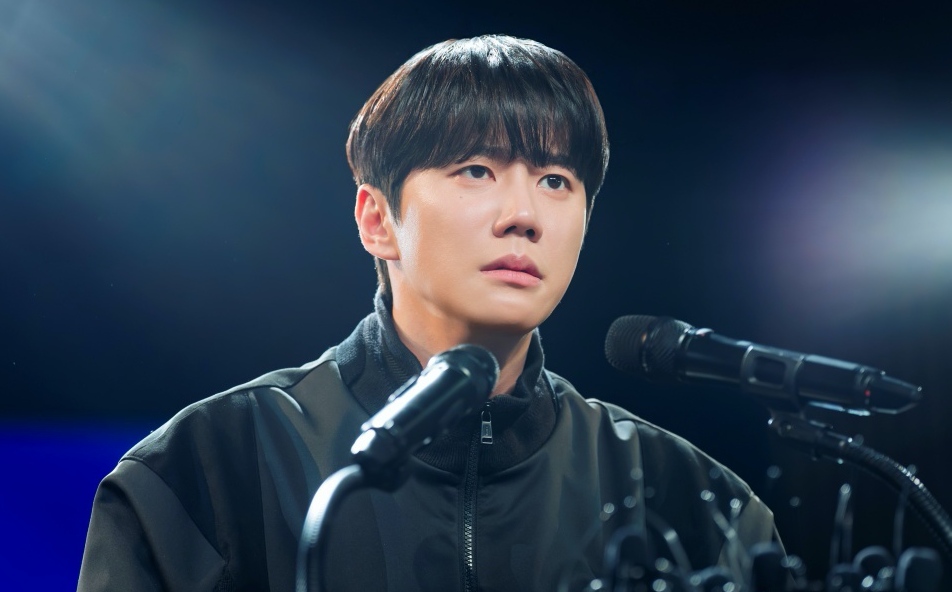 Lee Jun Young plays two roles in the film. Photo: Manufacturer
