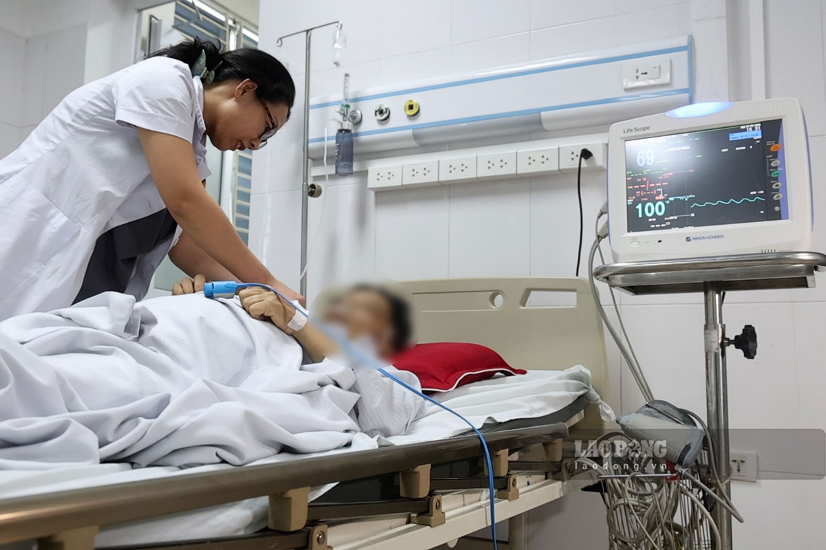 Drinking alcohol for many years, patient hospitalized due to irreversible cirrhosis and liver cancer