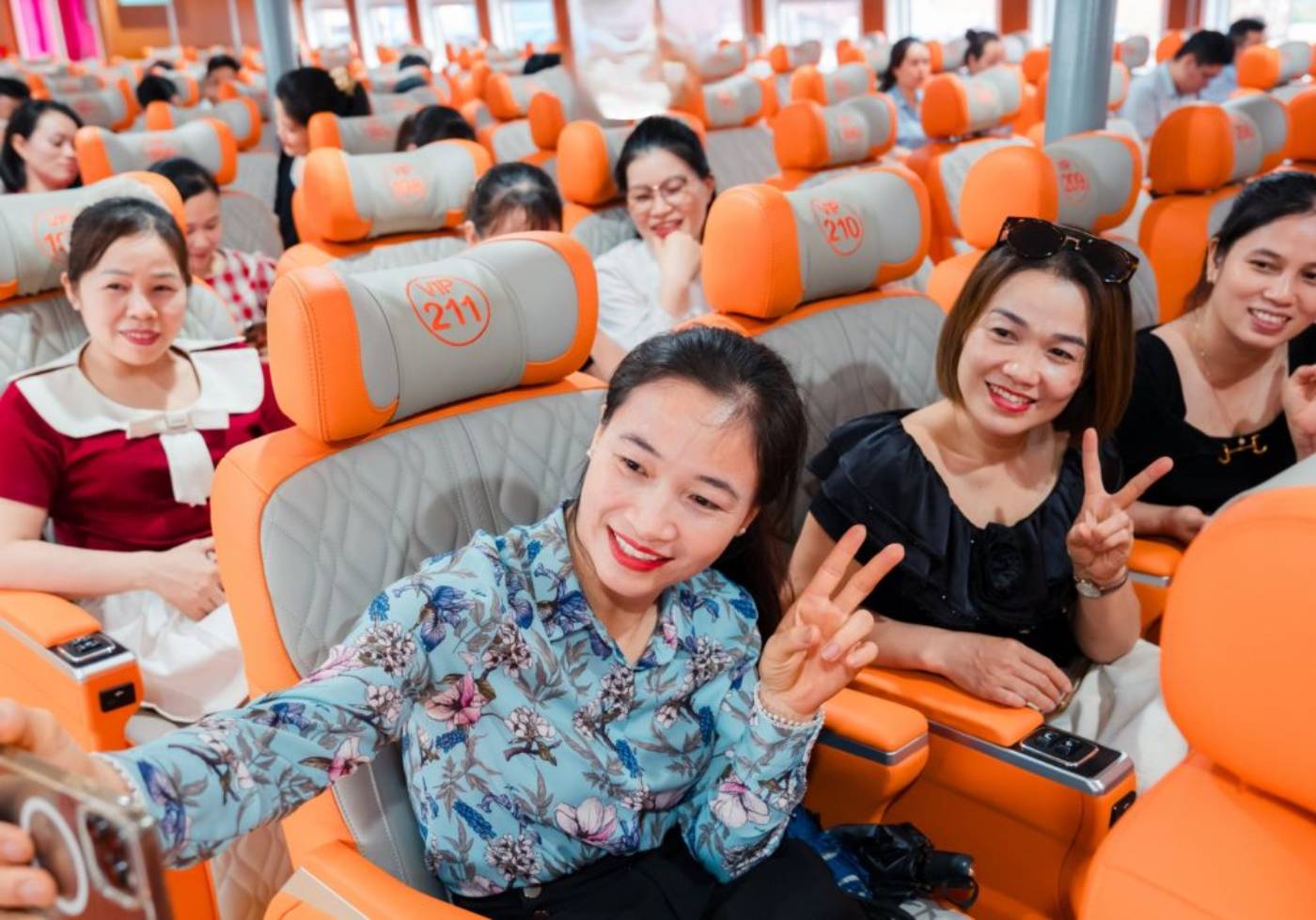 Le 1er juin, la ligne de ferry à grande vitesse reliant Hô Chi Minh-Ville à Côn Đảo a officiellement rouvert ses portes au port de Nhà Rồng - Khánh Hội dans le quartier de Xóm Chiếu, Hô Chi Minh-Ville.