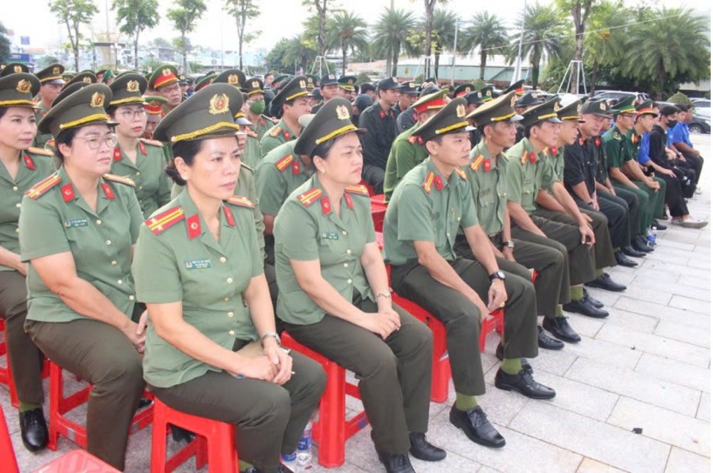 Đại biểu dự lễ mít tinh. Ảnh: Bình An