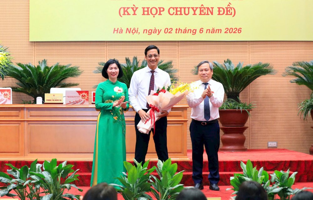 ハノイ市は、レ・タイン・ナム氏(市農業環境局長)を2026年から2031年の任期で市人民委員会委員に追加選出しました。写真:クアン・タイ