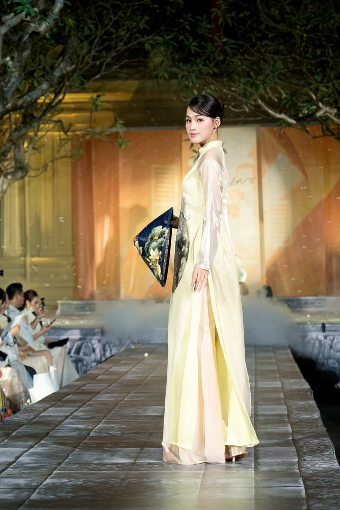 First face của BST là Á hậu 3 Miss Grand Vietnam 2022 - Hoa hậu Du lịch Đà Nẵng 2022 Trần Nguyên Minh Thư. 