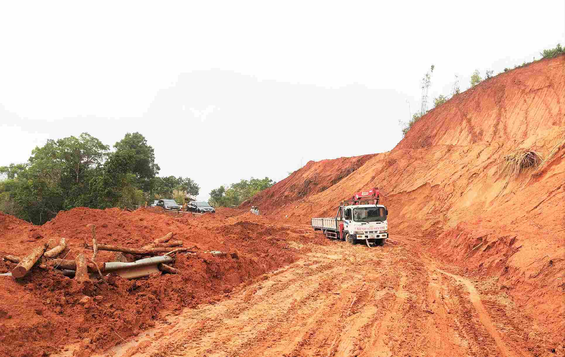 Currently, prolonged rain is occurring in Lam Dong province, posing a risk of landslides and flooding. Photo: Phuc Khanh